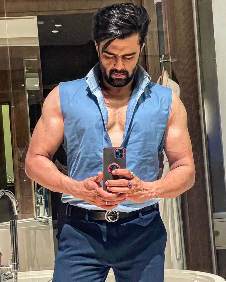 मनीष पॉल ने आगे कहा, “मैंने एक बात महसूस की है कि मेहनत कभी बेकार नहीं जाती. जब भी आपको अपनी मेहनत को साबित करने का मौका मिले तो बस अपना सर्वश्रेष्ठ प्रदर्शन करें.”