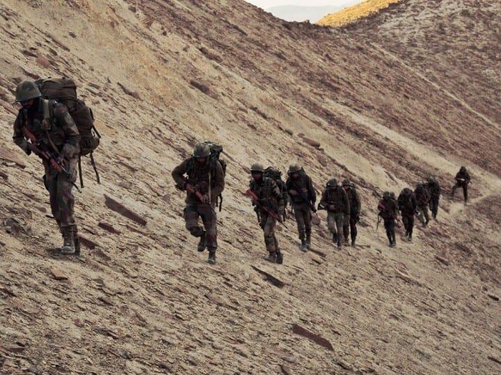 Para commandos died in Ladakh due to non opening of parachute during maneuver ANN Parvat Prahar Exercise: लद्दाख में पैराशूट न खुलने से पैरा कमांडो की मौत, एक हफ्ते पहले भी हुआ था ऐसा ही हादसा