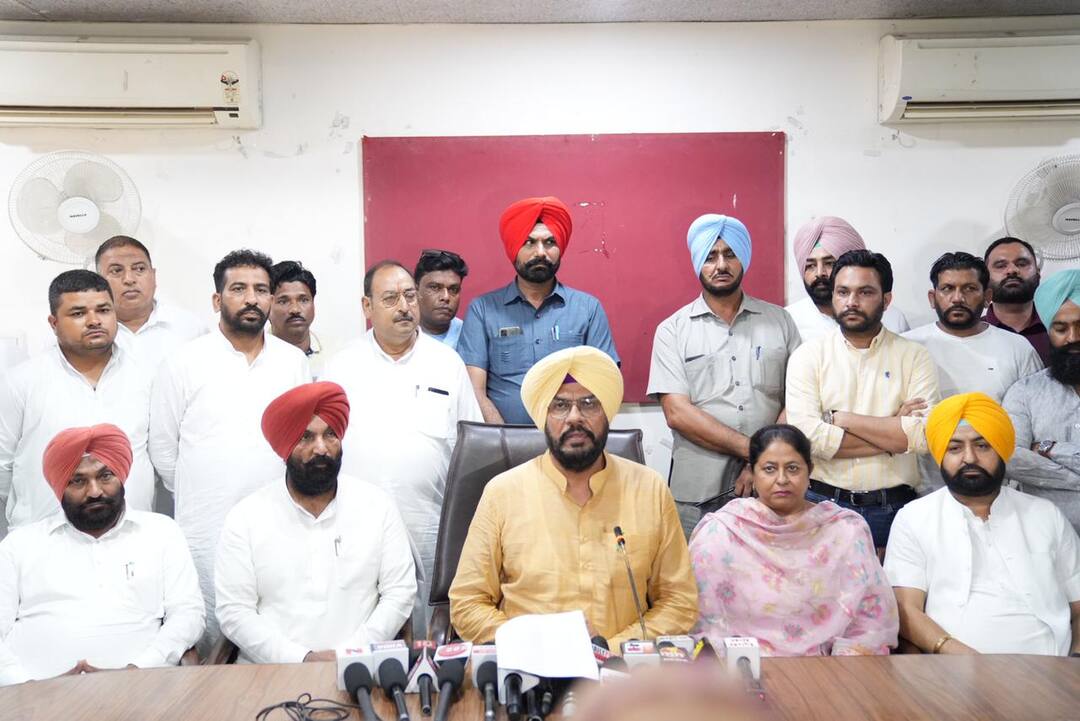 15 ਸਤੰਬਰ ਤੋਂ ਫੀਲਡ ਵਿੱਚ ਜਾਣਗੇ ਖੇਤੀਬਾੜੀ ਅਧਿਕਾਰੀ ਤੇ ਕਰਮਚਾਰੀ-ਧਾਲੀਵਾਲ 15 ਸਤੰਬਰ ਤੋਂ ਫੀਲਡ ਵਿੱਚ ਜਾਣਗੇ ਖੇਤੀਬਾੜੀ ਅਧਿਕਾਰੀ ਤੇ ਕਰਮਚਾਰੀ-ਧਾਲੀਵਾਲ