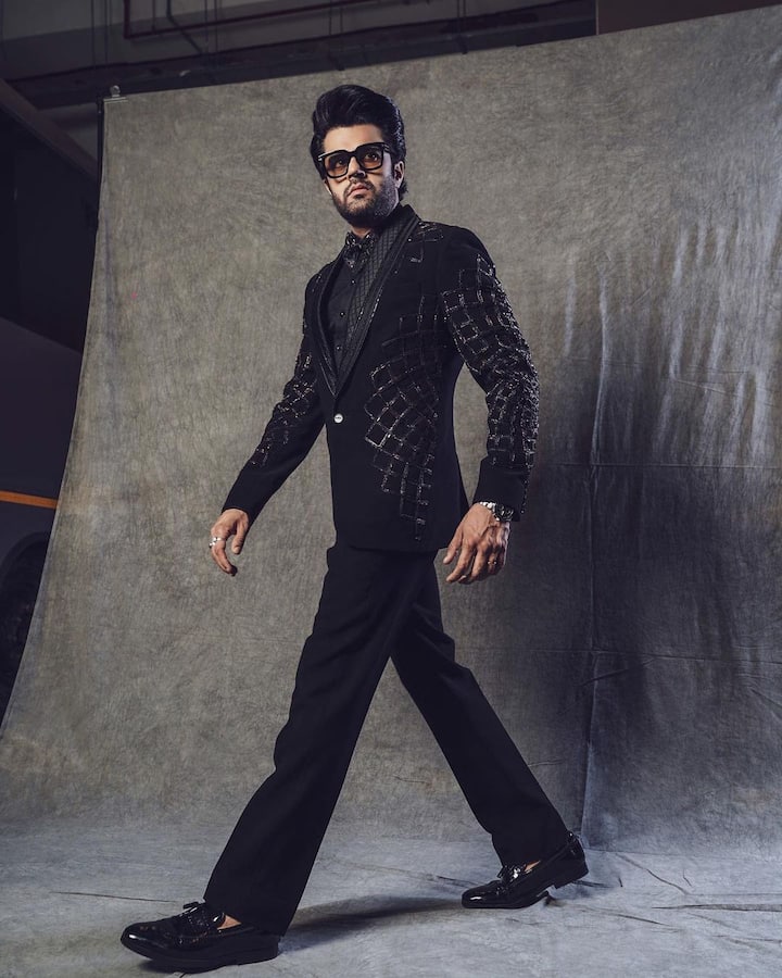 मनीष पॉल वर्तमान समय में ‘झलक दिखला जा 10’ (Jhalak Dikhhla Jaa 10) को होस्ट कर रहे हैं, जिसे करण जौहर, माधुरी दीक्षित, नोरा फतेही जज कर रहे हैं.