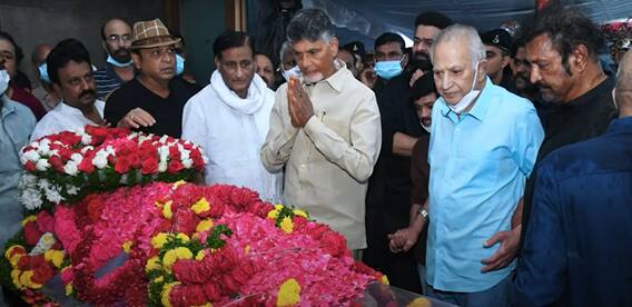 కృష్ణంరాజు మృతిపై చంద్రబాబు సంతాపం, నివాళి అర్పించిన టీడీపీ అధినేత