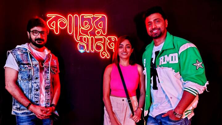 আগামী ৩০ তারিখ মুক্তি পাবে প্রসেনজিৎ চট্টোপাধ্যায়, দেব ও ইশা সাহা অভিনীত নতুন ছবি কাছের মানুষ। ইতিমধ্যেই মুক্তি পেয়েছে এই ছবির দুটি গান, চুম্বক মন ও টাকা লাগে।