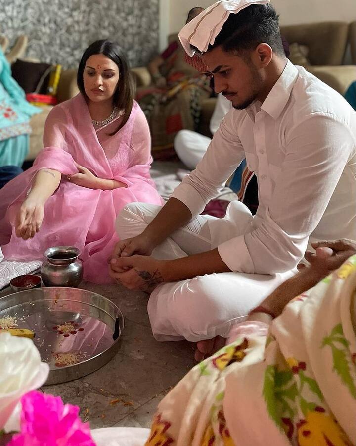 પંજાબી ફિલ્મ ઈન્ડસ્ટ્રીની જાણીતી અભિનેત્રી અને ગાયિકા હિમાંશી ખુરાનાએ પોતાની મહેનતના કારણે આજે દુનિયાભરમાં એક ખાસ ઓળખ બનાવી છે.