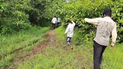 PHOTO: विश्वास ठेवा हा रस्ताच आहे? रस्ता नसल्यानं वेळेवर उपचारही मिळत नाहीत! मुंबईनजीकच्या गावातील भीषण वास्तव