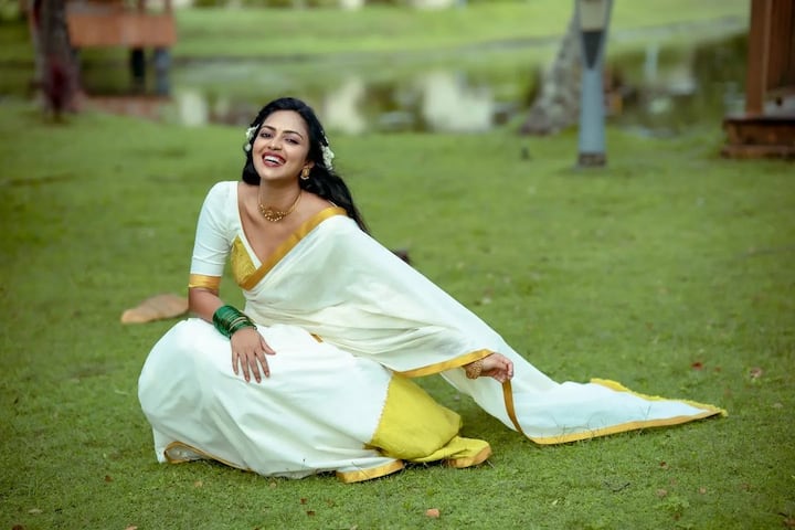 अमला ने इंटरव्‍यू में तेलुगू इंडस्‍ट्री छोड़ने का कारण बताया है. उन्‍होंने कहा कि तेलुगू फिल्‍मों में हीरोइनें सिर्फ लव सीन और सॉन्‍ग के लिए होती हैं.