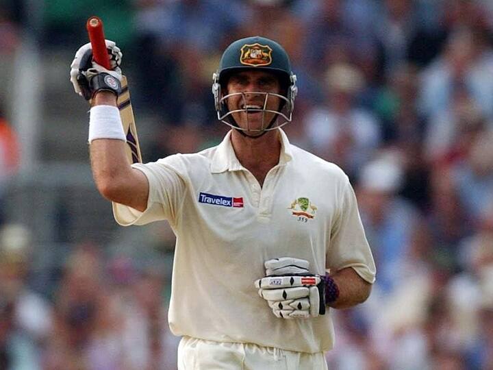 पूर्व ऑस्ट्रेलियाई सलामी बल्लेबाज मैथ्यू हेडन भी इस लिस्ट के टॉप-5 में शामिल हैं. हेडन का 'इनिंग्स प्रति शतक' अनुपात 8.7 है. इन्होंने हर 8.7 पारियों के बाद शतक बनाया है. हेडन ने कुल 338 पारियां खेली हैं और इनमें उन्होंने 40 शतक बनाए हैं. हेडन ने टेस्ट में 30 और वनडे में 10 शतक जड़े हैं.