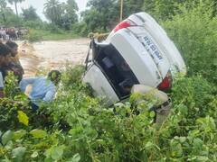 Heavy Rains|Vemulawada| వేములవాడ రూరల్ మండలంలో వరదల్లో కొట్టుకుపోయిన కారు | ABP Desam