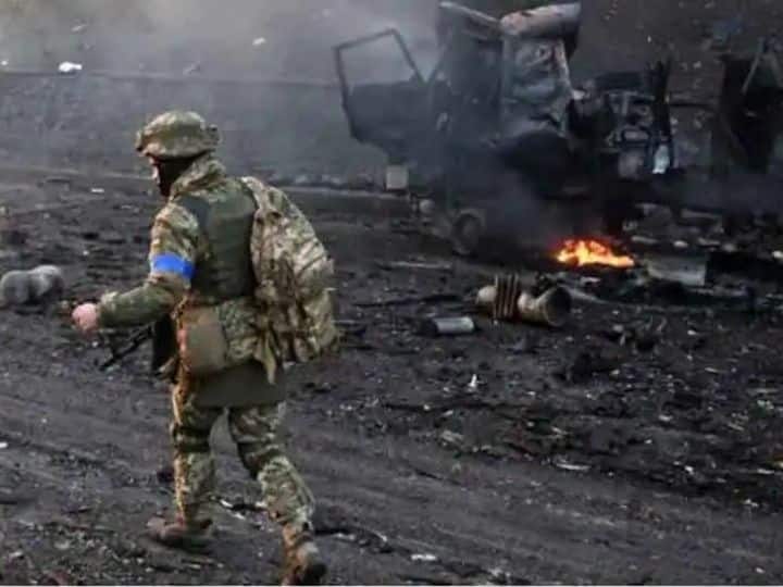 Russia-Ukraine War: यूक्रेन के कई शहरों से भागी रूसी सेना, जेलेंस्की बोले- पीठ दिखाने में कर रही सर्वश्रेष्ठ प्रदर्शन