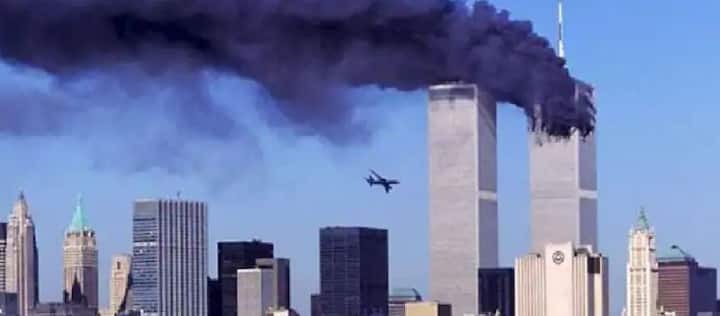 आतंकियों ने करीब 10.03 बजे के करीब तीसरे विमान को अमेरिकी रक्षा विभाग के मुख्यालय पेंटागन में टकरा दिया था.