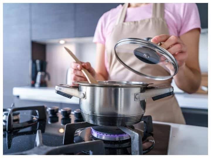 How to cook with stainless steel cookware Steel Utensils For Cooking: એલ્યુમિનિયમ જ નહીં સ્ટીલના વાસણમાં પણ રસોઇ કરતા પહેલા  વર્તા  આ સાવધાની