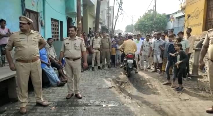 Aligarh News: अलीगढ़ में दर्दनाक हादसा, शीरे के टैंक में गिरने से दो लोगों की मौत, एक की हालत गंभीर