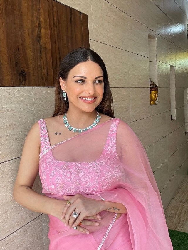 Bigg Boss 13 Contestant Himanshi Khurana Leaves Fans Smitten in Traditional  Avatar