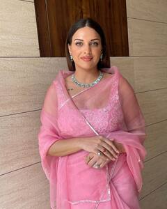 Himanshi Khurana Photos: હિમાંશી ખુરાનાનો દેશી અવતાર, પિંક સાડીમાં લૂંટી મહેફીલ