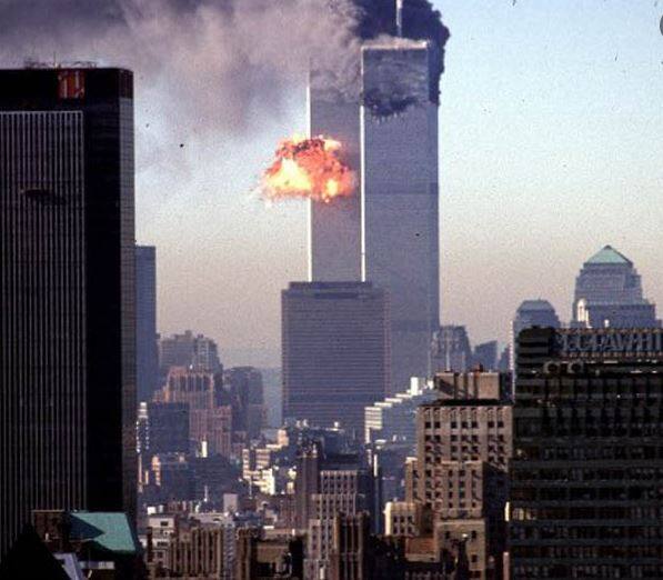 अमेरिकी प्रेसिंडेट हाउस के बाहर हज़ारों की संख्या में लोग ने इकठ्ठा होकर अपनी खुशी जाहिर की.