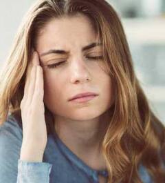 Vitamin B12 : ਕੀ ਤੁਸੀਂ ਵੀ ਹਰ ਸਮੇਂ ਕਮਜ਼ੋਰੀ, ਚਿੜਚਿੜਾਪਨ ਅਤੇ ਡਿਪ੍ਰੈਸ਼ਨ ਤੋਂ ਹੋ ਪਰੇਸ਼ਾਨ, ਹੋ ਸਕਦੀ ਵਿਟਾਮਿਨ ਬੀ12 ਦੀ ਕਮੀ, ਜਾਣੋ ਲੱਛਣ