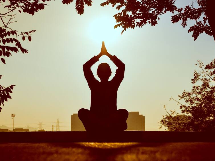 Say goodbye to stress with this one minute yoga asana, know details One Minute Yoga: এক মিনিটের যোগাসন, স্ট্রেস-কে বলুন গুডবাই