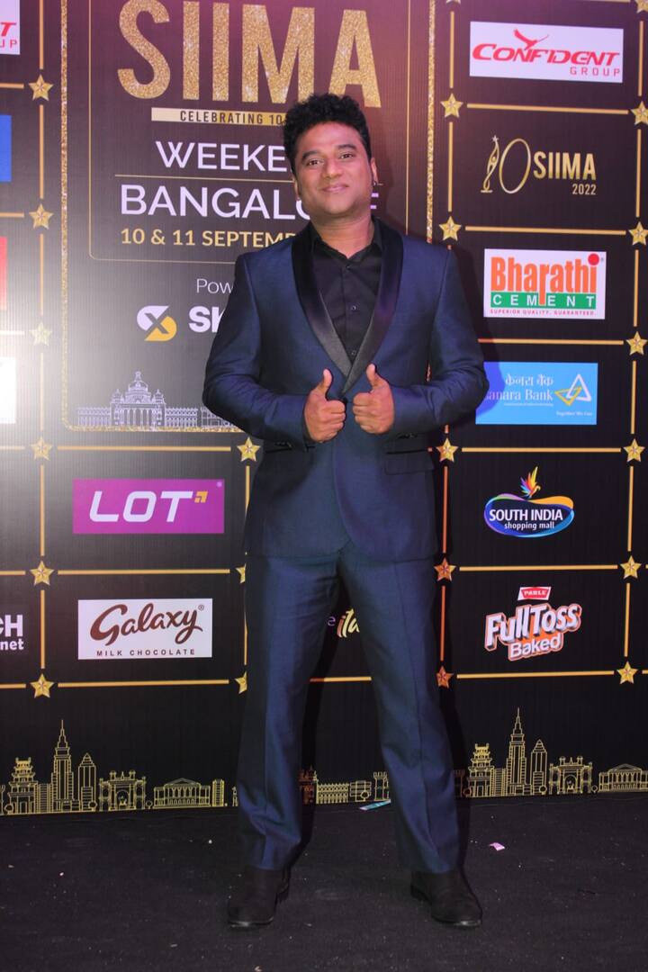 துள்ளள் இசையின் மன்னன் தேவி ஸ்ரீ பிரசாத்