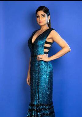 शमिता तिच्या ग्लॅमरस लूकनं नेहमीच प्रेक्षकांचे लक्ष वेधते. (Shamita Shetty/IG)