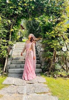 Jasmine Bhasin: ਜੈਸਮੀਨ ਭਸੀਨ ਨੇ ਸਾੜੀ ਪਹਿਨ ਲਿਆ ਖੂਬਸੂਰਤ ਵਾਦੀਆਂ ਦਾ ਆਨੰਦ, ਫੋਟੋਆਂ 'ਚ ਦਿਖਾਈ ਦਿੱਤਾ ਦੇਸੀ ਸਟਾਈਲ