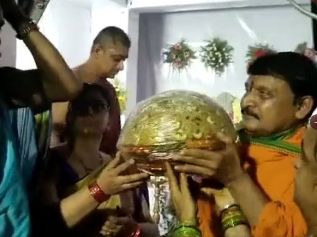 Alwal Marakata Lakshmi Ganesh Laddu Auctioned For Rs 46 Lakh Ganesh Laddu 46 Lakh: బాలాపూర్ లడ్డూ రికార్డు బ్రేక్, రూ. 46 లక్షలు పలికి మరకట లడ్డూ!