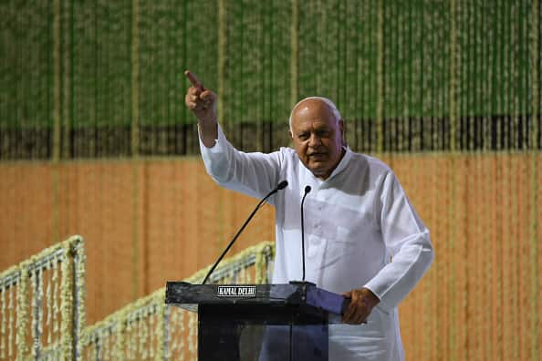 'Insulting People Of J&K': BJP Lambasts Ex CM Farooq Abdullah Over His 'Outsider' Remark 'Insulting People Of J&K': BJP Lambasts Ex CM Farooq Abdullah Over His 'Outsider' Remark