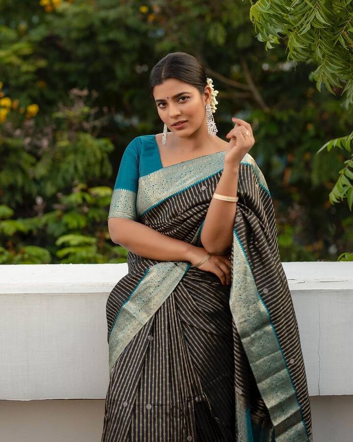 முத்தம் ஒன்னு தாடி...