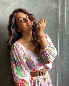 साउथ की हाईएस्ट पेड एक्ट्रेसेस में से एक हैं Shriya Saran, लेती हैं करोड़ों की फीस!