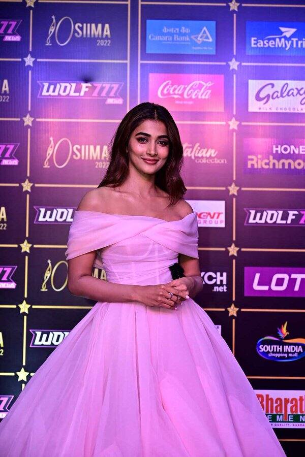 సైమా అవార్డుల్లో పూజా హెగ్డే సందడి - Image Credit: Twitter and Puja Hegde