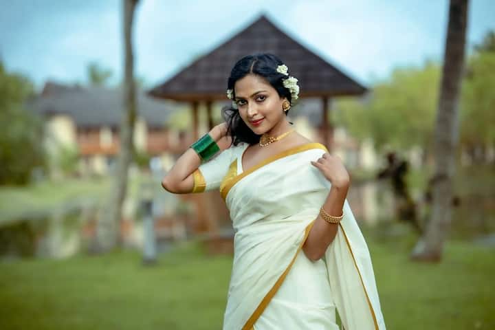 तेलुगू इंडस्‍ट्री में अपनी सक्रियता के दौरान अमला ने कुल चार फिल्‍मों में काम किया. पहली फिल्‍म नागा चैतन्‍य के साथ थी. फिर राम चरण, अल्‍लू अर्जुन जैसे स्‍टार्स के साथ भी काम कियाा.फिर भी इंडस्‍ट्री को अलविदा कह दिया.