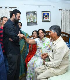 Krishnam Raju: కృష్ణంరాజు పార్థివదేహానికి ప్రముఖుల నివాళి