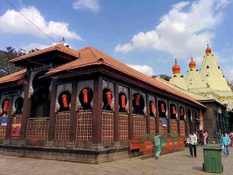 no restrictions on Ambabai Mandir Navratri says Kolhapur district collector rahul rekhawar Ambabai Mandir Navratri : कोल्हापूरमध्ये दसराही निर्बंधमुक्त होणार, अंबाबाई मंदिरात दर्शनासाठी ई-पासची गरज नसणार