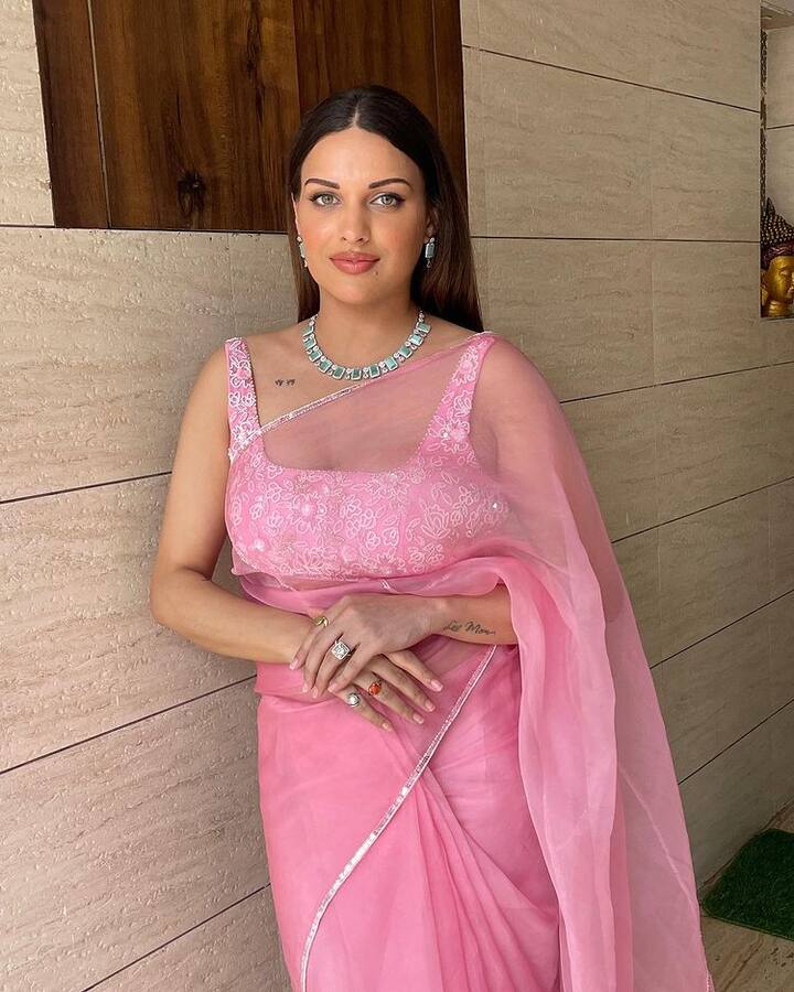 અભિનેત્રીના ચાહકો આજે દુનિયાભરમાં હાજર છે.