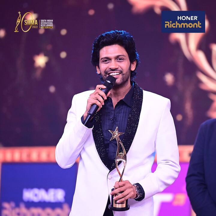 ఉత్తమ నటుడు (క్రిటిక్స్ ఛాయిస్): నవీన్ పోలిశెట్టి (జాతి రత్నాలు) - Image Credit: SIIMA/Twitter