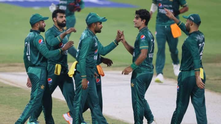 এশিয়া কাপ ফাইনালে নতুন বলে নিশাঙ্কার বিরুদ্ধে নাসিম শাহের লড়াইটা কিন্তু দেখার মতো হবে।