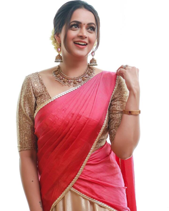 மனம் விட்டு உண்மையை மட்டும் உன்னோடு பேசிட வேண்டும்...