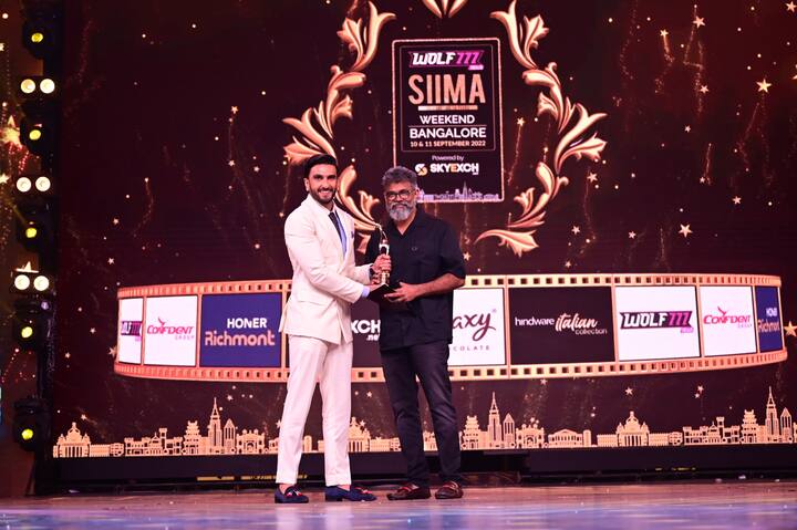 ఉత్తమ దర్శకుడు: సుకుమార్ (పుష్ప: ది రైజ్) - Image Credit: SIIMA/Twitter