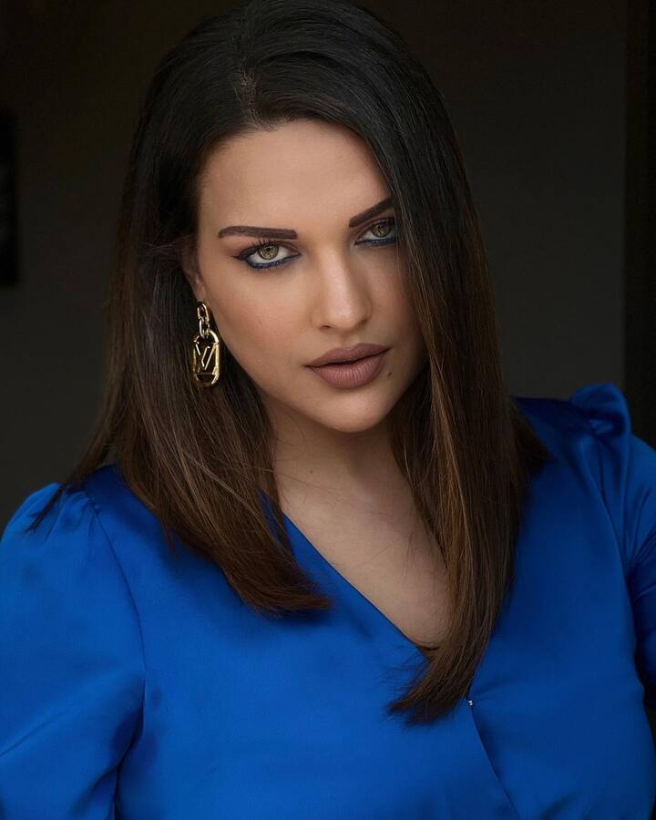 पंजाबी फिल्म इंडस्ट्रीतील प्रसिद्ध अभिनेत्री आणि गायिका हिमांशी खुराणा हिने तिच्या मेहनतीच्या जोरावर आज जगभरात एक खास ओळख निर्माण केली आहे (फोटो सौजन्य:/iamhimanshikhurana/इंस्टाग्राम)