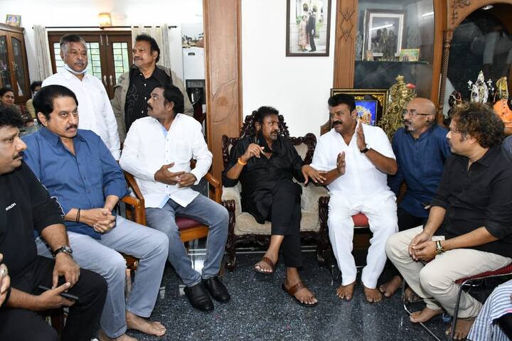 కృష్ణంరాజు నివాసంలో తలసాని, మోహన్ బాబు, సుమన్ తదితరులు..