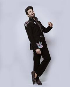 जिस शो में हुए रिजेक्ट अब उसे ही कर रहे हैं होस्ट, Jhalak Dikhhla Jaa के मंच पर छलका Maniesh Paul का दर्द