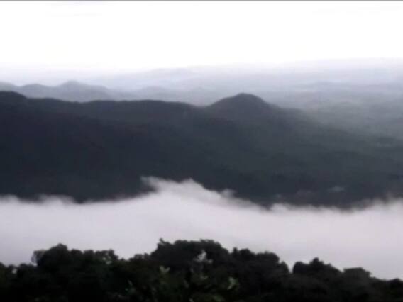 आंबोली घाटातील ढगांच्या चादरीची पर्यटकांना भुरळ