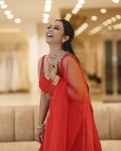 Nitya Shetty : ఎర్రగౌనులో చిరు నవ్వులు చిందిస్తున్న నిత్యాశెట్టి