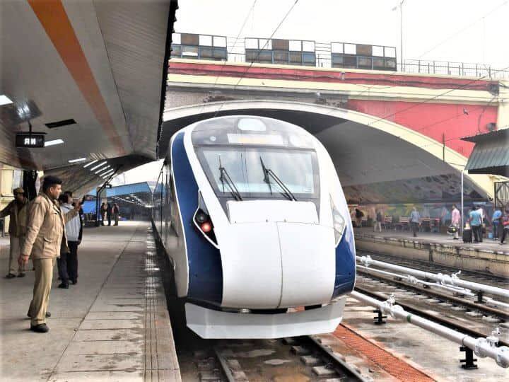 Vande Bharat reached 100 kmph in just 52 seconds-Bullet train record broken Vande Bharat Express Train: फक्त पाच तासात कापलं अहमदाबाद-मुंबई अंतर, वंदे भारतने मोडला बुलेट ट्रेनचा रेकॉर्ड