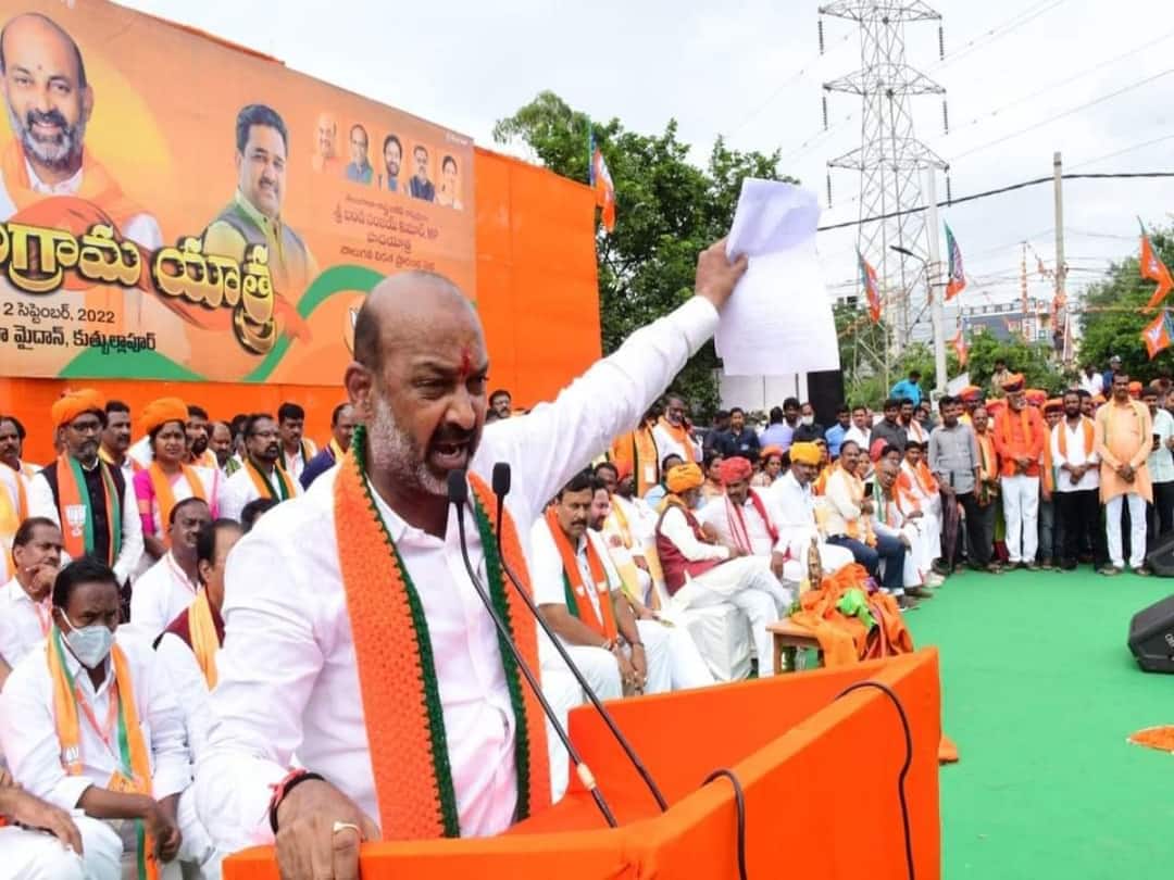 Hyderabad bjp chief bandi sanjay praja samgrama padayatra started his comments on CM KCR DNN Bandi Sanjay : విద్యుత్ బిల్లులో మీటర్లు పెట్టాలని ఉంటే రాజీనామా చేస్తా- బండి సంజయ్ సవాల్