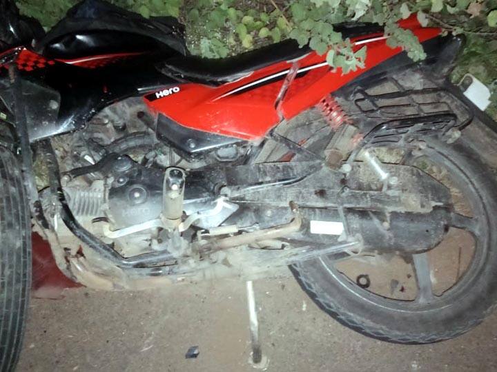 கம்பம் அருகே இரண்டு சக்கர வாகனங்கள் நேருக்கு நேர் மோதல் - 3 பேர் உயிரிழப்பு