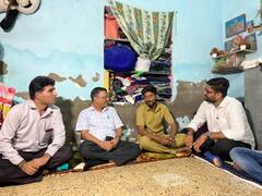 Gujarat Election: सीएम केजरीवाल ने ऑटो चालक के घर खाया खाना, पुलिस से हुई बहस, देखें तस्वीरें