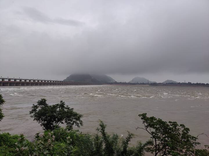 ప్ర‌కాశం బ్యారేజ్‌ వద్ద  జ‌ల‌క‌ళ