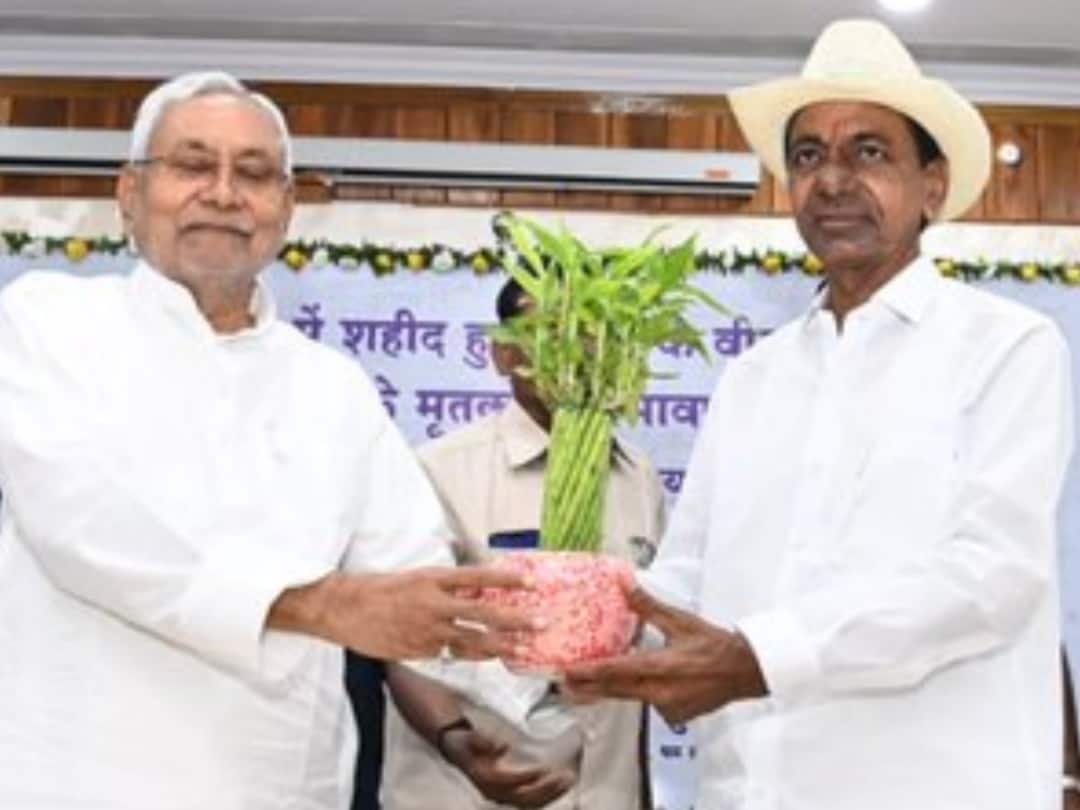 KCR is going into national politics. But is he going to throw a party? Are you going to build an alliance? KCR National Party : కేసీఆర్ పెట్టబోయేది జాతీయ పార్టీనా ? ప్రంటా ?