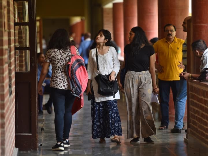 Delhi University Admissions 2022 UG courses Portal open till 3 October DU Admission 2022: दिल्ली यूनिवर्सिटी में UG कोर्सेज में दाखिले के लिए 3 अक्टूबर तक खुला पोर्टल, एक क्लिक में जानें सबकुछ