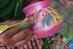 સાત દાયકાથી કચ્છનો આ મુસ્લિમ પરિવાર બનાવી રહ્યો છે ઈકોફ્રેન્ડલી ગરબા