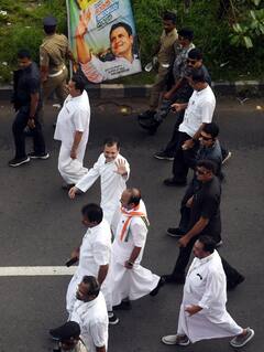 Bharat Jodo Yatra का केरल में आज दूसरा दिन, पदयात्रा में भारी संख्या में लोग हुए शामिल, देखें तस्वीरें